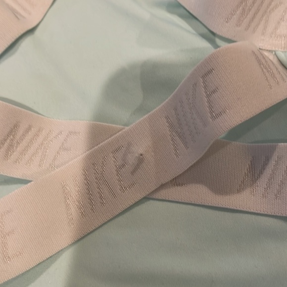 Nike Sports Top Woman XS NWOT - Picture 4 of 10